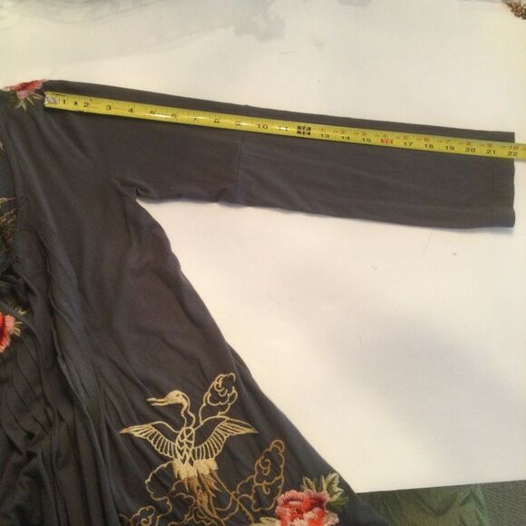 Johnny Was Long-Sleeved Pin Tuck Front Floral Crane Embroidered Tunic Top Size S - Picture 10 of 11